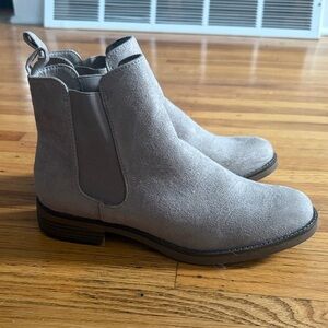 Kenneth Cole Reaction Light Gray Ankle Booties